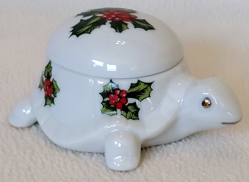Vntg Lefton Porcelain Turtle 08306 Japan Trinket Box Figurine Xmas Berry & Holly